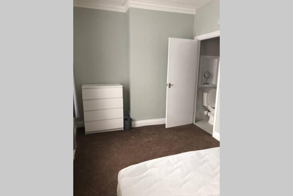 4 Bedroom House In Harrogate Town Centre Buitenkant foto