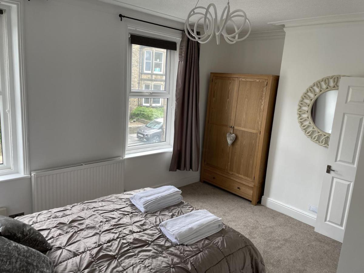 4 Bedroom House In Harrogate Town Centre Buitenkant foto